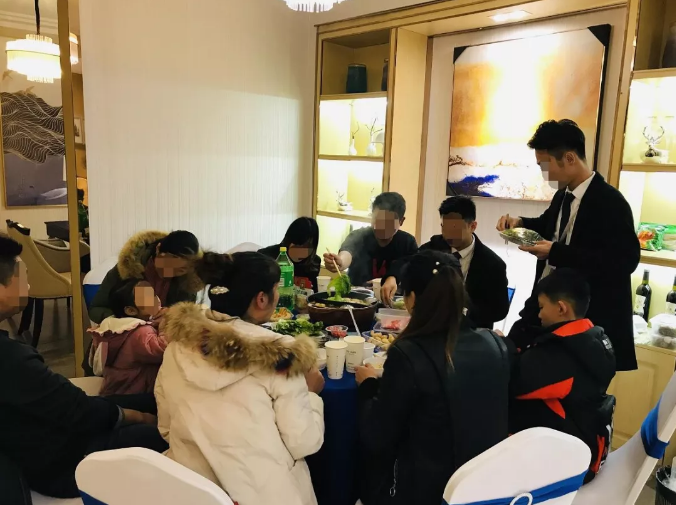 暖冬火鍋宴熱辣開(kāi)席，老友變新鄰，理想開(kāi)涮！